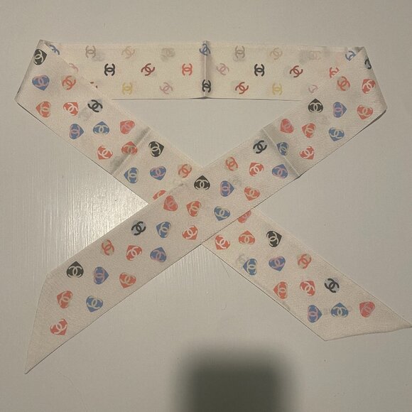 CHANEL Logo CC Heart Silk Twill Slim Bandeau Scarf Twilly Cream White Pastel - Picture 1 of 4